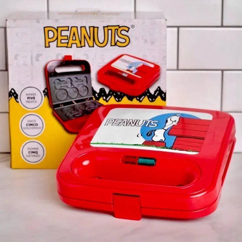 NWT in Package Gorgeous Uncanny Peanuts Snoopy Dog Red Treat Maker